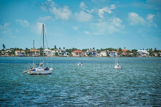 Building Photo - 6365 Bahia Del Mar Blvd S