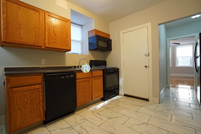 Photo - 146 Chiswick Rd Unit 2