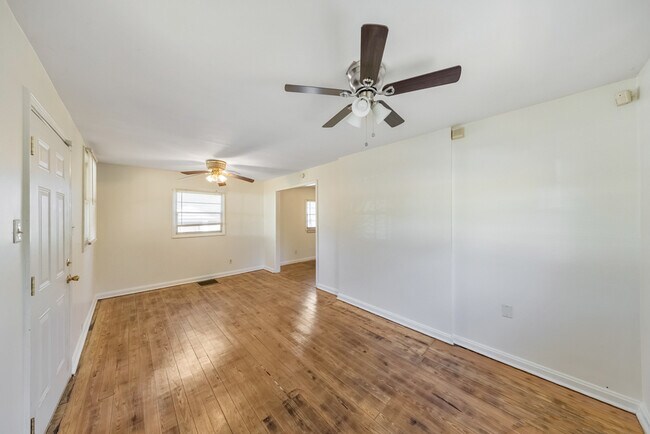 Photo - 1776 Spring Ave