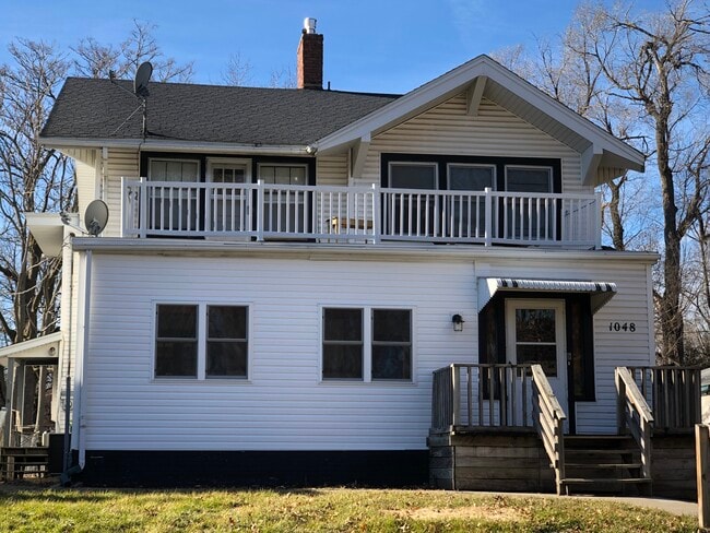 3 Unit Building - 1048 37th St Townhome