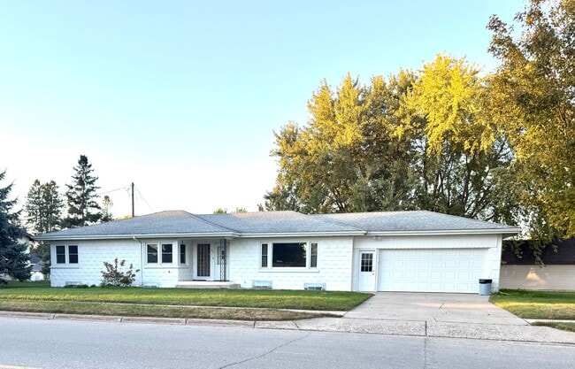 Four bedroom home located in Eyota MN - Four bedroom home located in Eyota MN