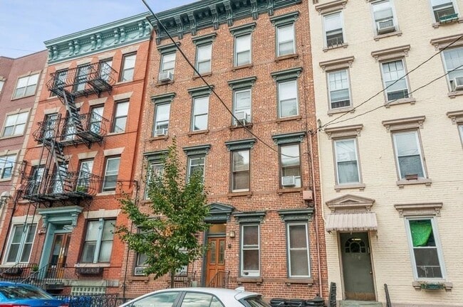 Building Photo - 226 Jefferson St Unit 4N Rental