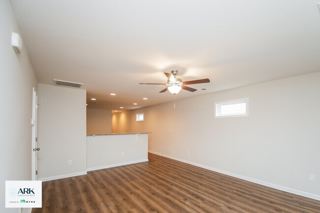 Photo - 335 Noble Ln