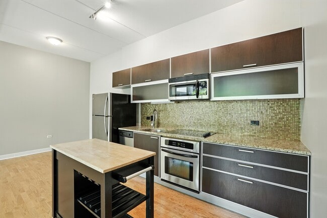 Photo - 684 W Wayman St