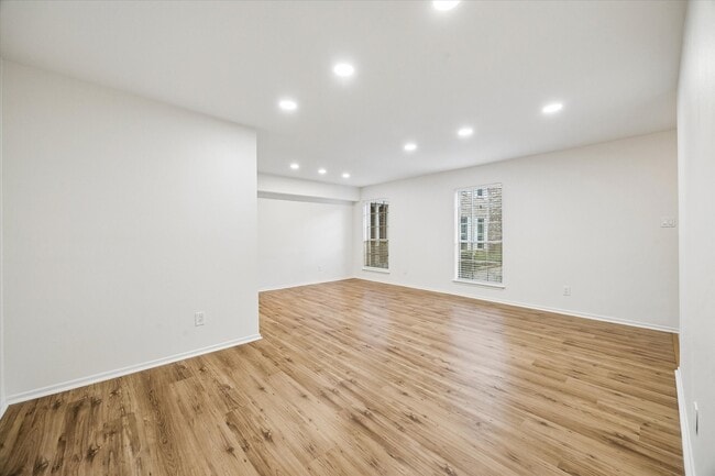 Photo - 357 N Post Oak Ln Unit 102