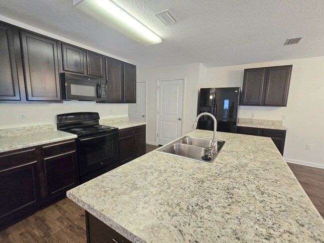 Photo - Charming 2-Story Home in Magnolia Bend