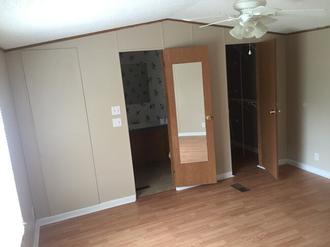 Photo - 100 Holland Dr