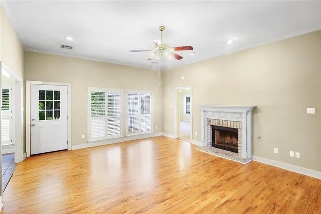 Photo - 122 Woodcrest Dr House