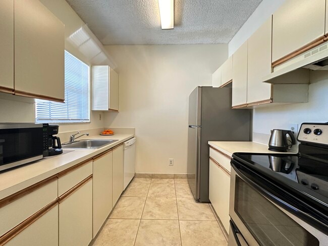 Photo - 731 Cypress Ln Unit D