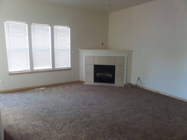 Photo - 3 Bedroom 2.5 Bath Home in Great Blueberry Ridge Neighborhood with Garage