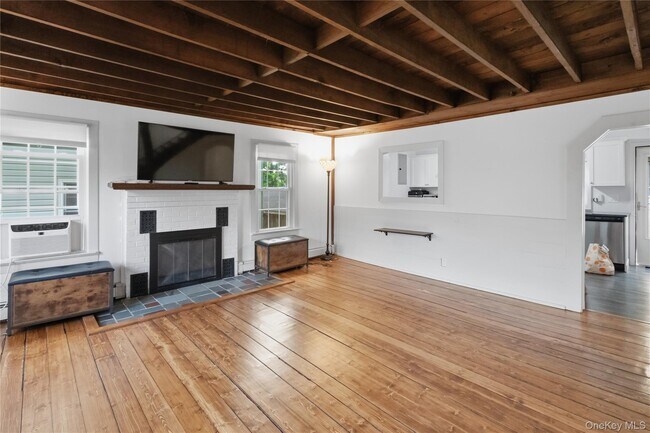 11 Bay St