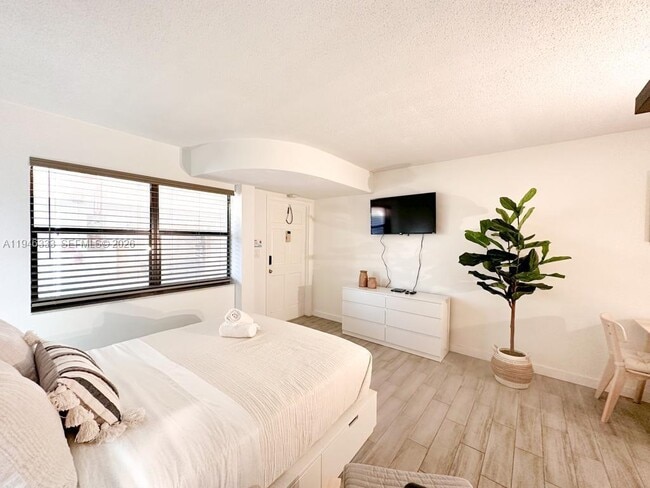 Building Photo - 664 SE 20th Ave Unit 6