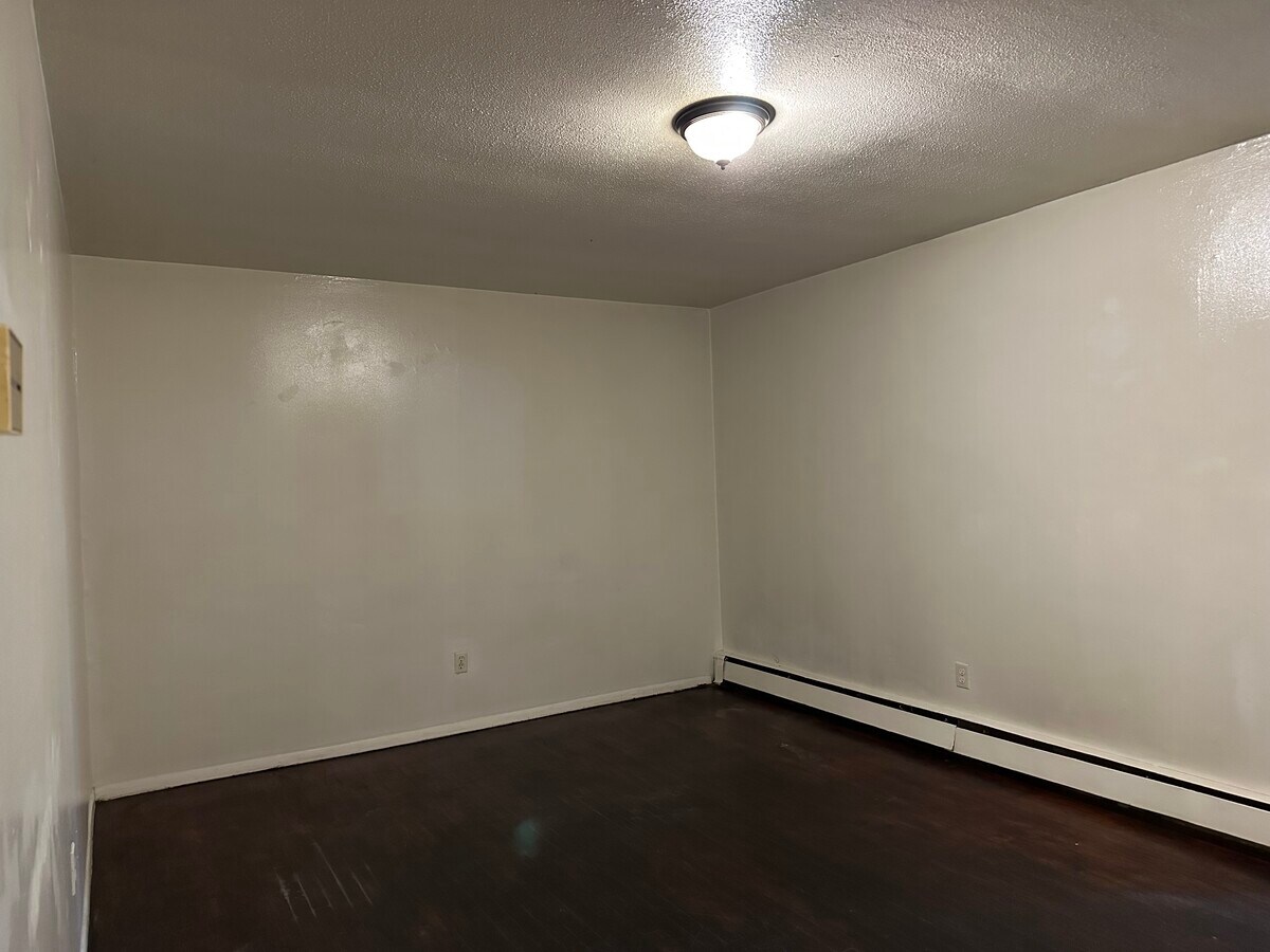 Photo - 606 Maple St