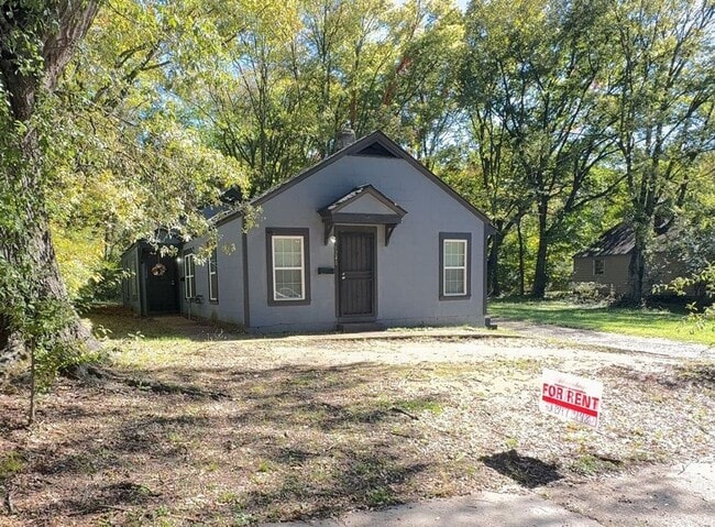 Building Photo - Charming 2 Bedroom Duplex in Midtown Memphis!