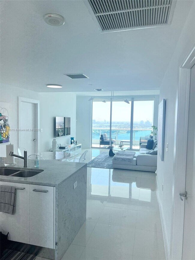 Building Photo - 900 Biscayne Blvd Unit 3309 Rental