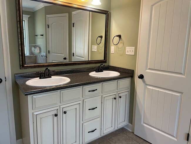 Photo - Check Out This 3BD/2B Home!!