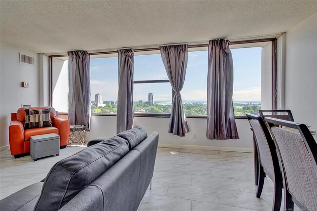 Photo - 410 W 7th St #1521 Unidad 1521