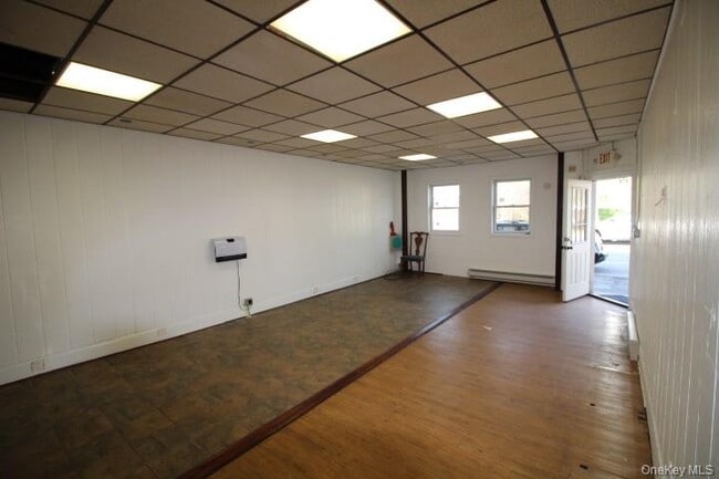 Photo - 325 N Main St