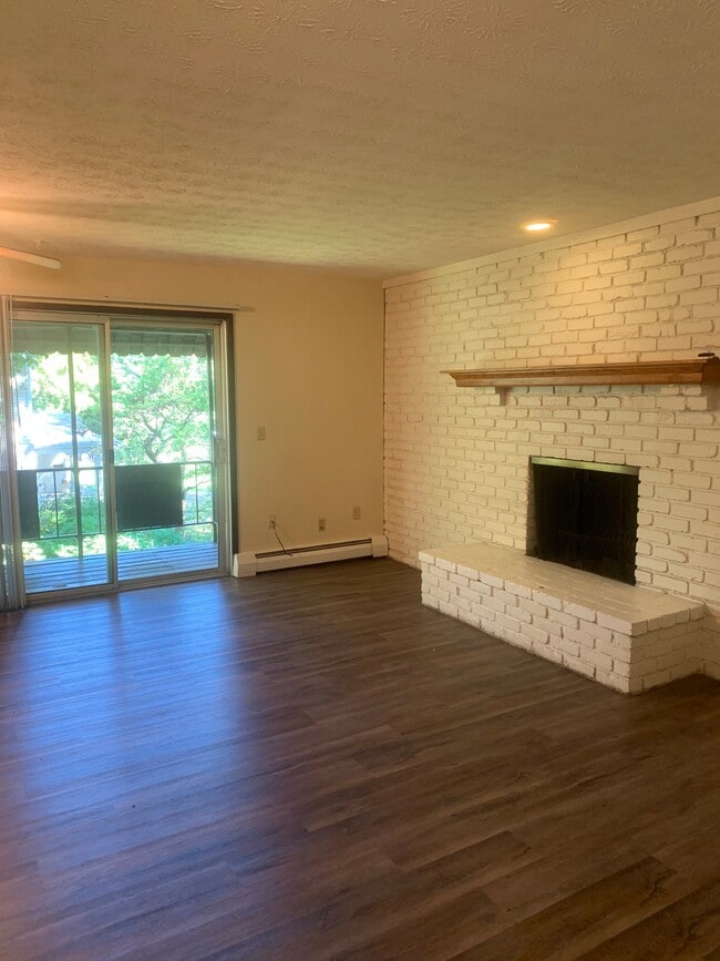 Building Photo - 2065 Sutton Ave
