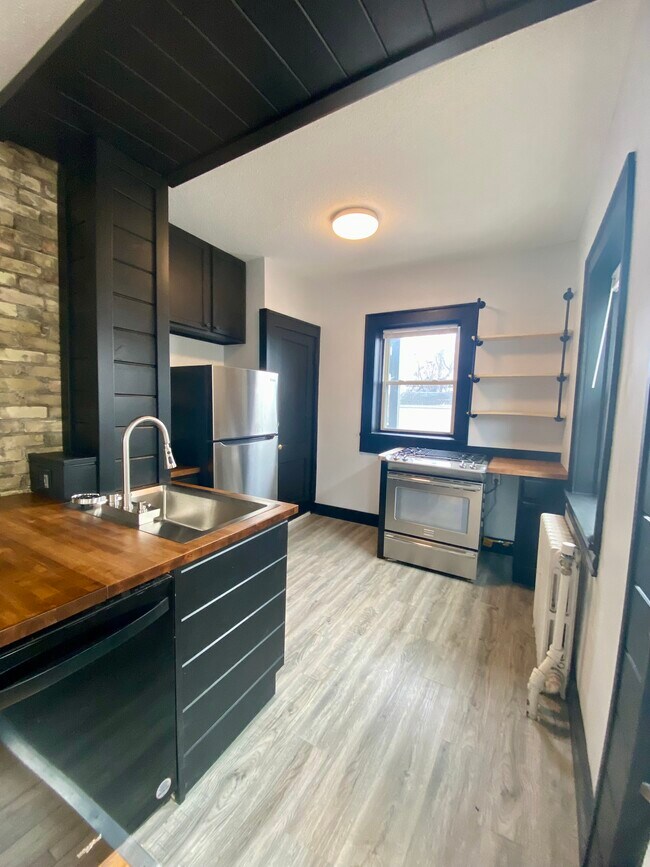 Photo - 780 Curfew St