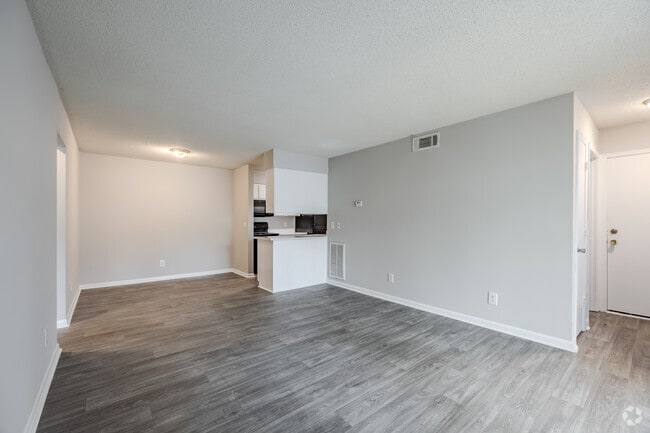2BR, 2BA - 911SF - Living Room
