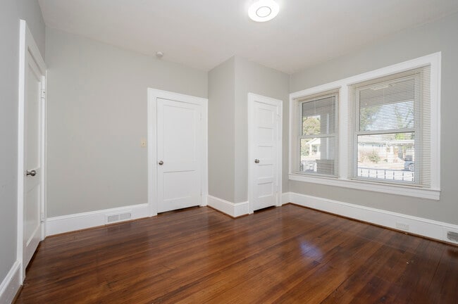 Photo - 1614 E 1st St