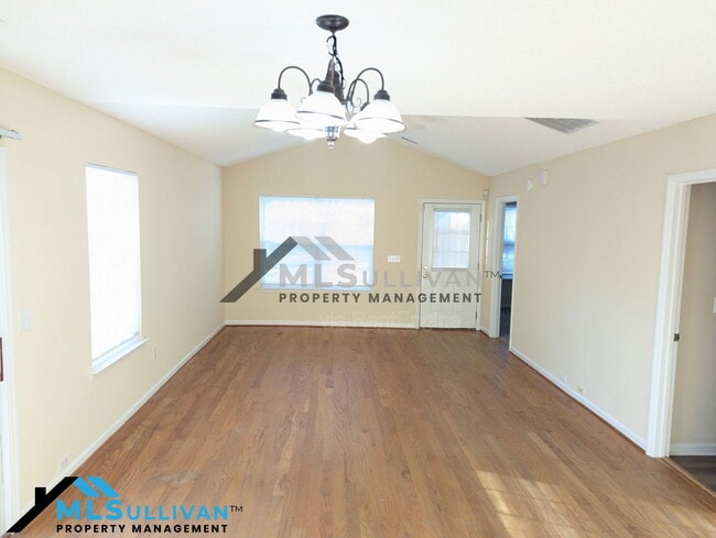 Photo - 5015 Silhouette Dr