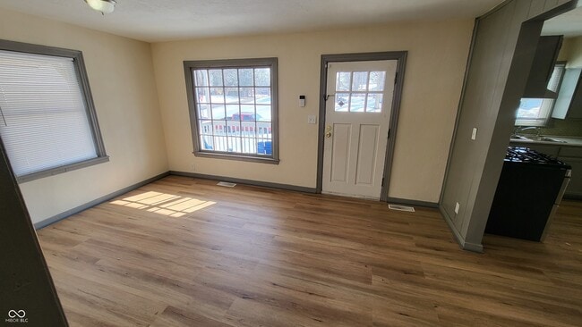 Photo - 1604 W 11th St