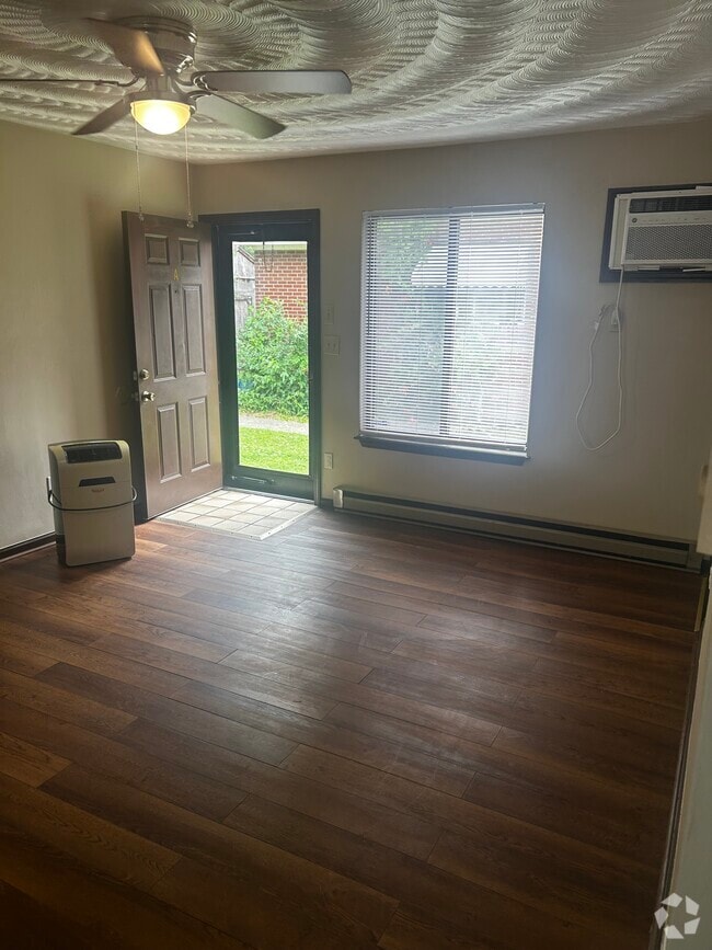 Building Photo - 2804 Myrtle Ave Unit Apt.A
