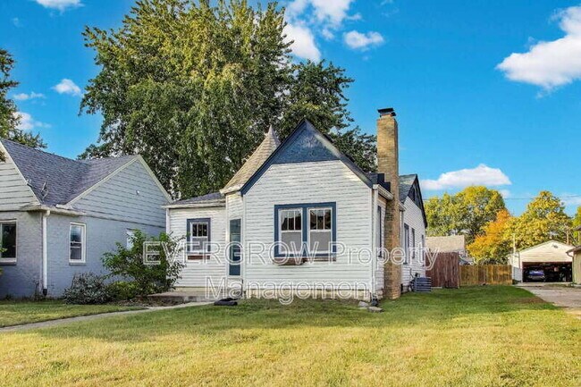 Photo - 5244 E 10th St