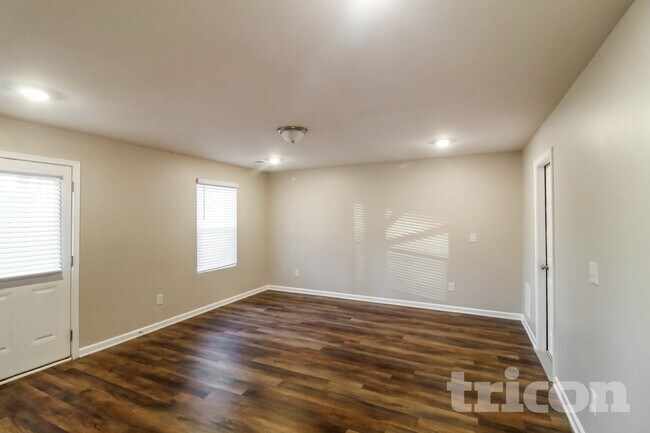 Photo - 2867 McKenzie Dr