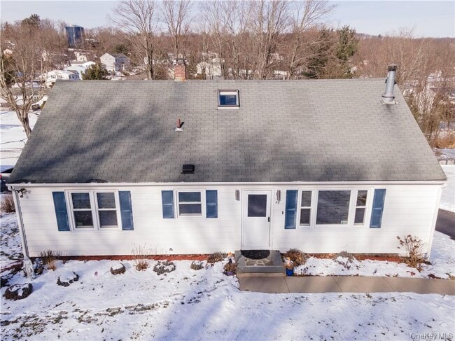 Building Photo - 48 Quaker Hill Rd Rental