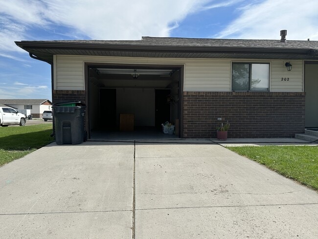 202 Fern Ln