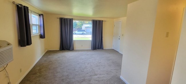 Photo - 920 Gellatly St