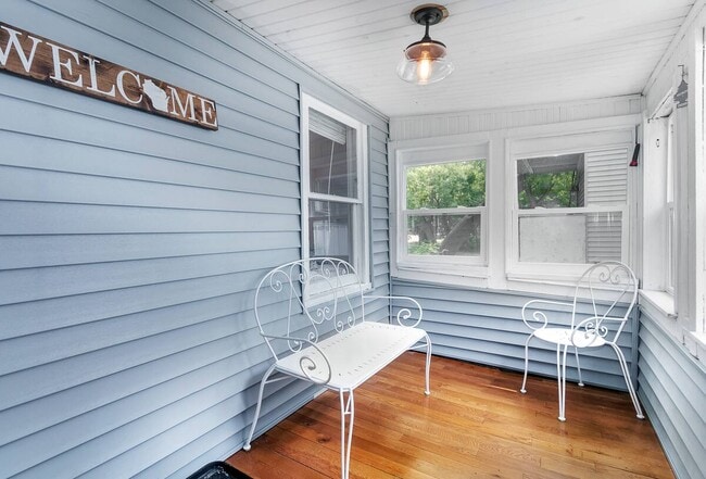 Photo - 405 W Doty St