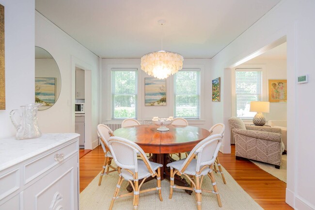 Photo - 15 Huntting Ln