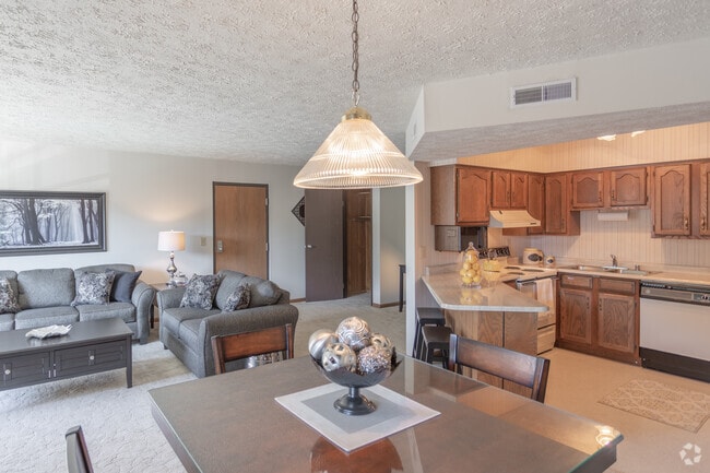 1BR, 1BA - 1,000 SF