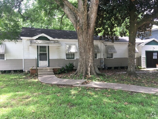 Building Photo - 3Bed/1 Bath House
