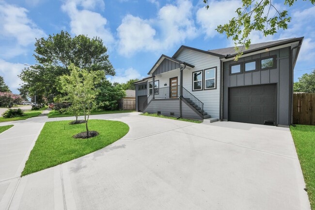 Photo - 1307 Laskey St