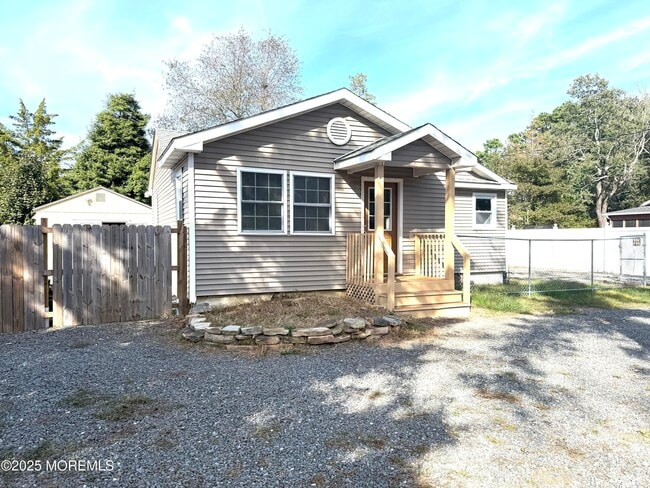 Photo - 410 Bay Way