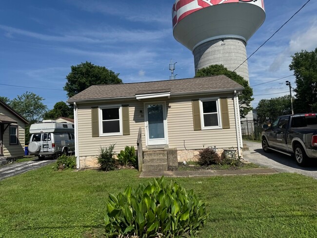 Building Photo - 1700 Johnson Dr