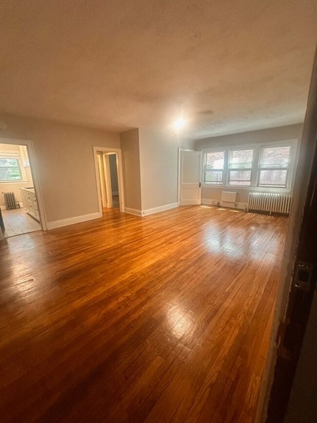 Hessler Place - 5 minute walk to CWRU