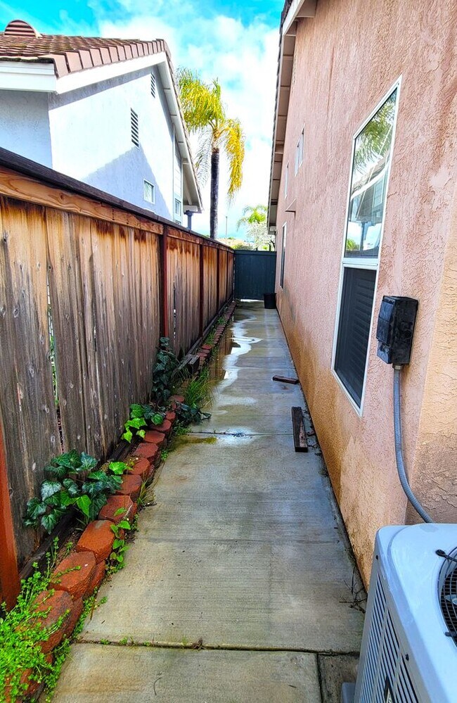 Photo - Beautiful Single Story house - Close to ev...