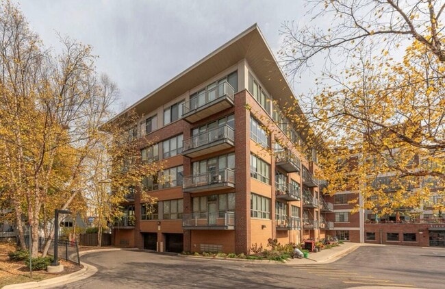 Building Photo - 315 2nd St Unit 305