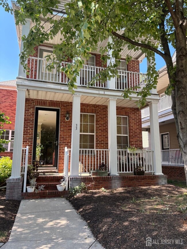 Photo - 33 Central Square Park