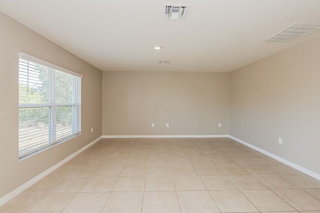 Photo - 548 Woodview Dr