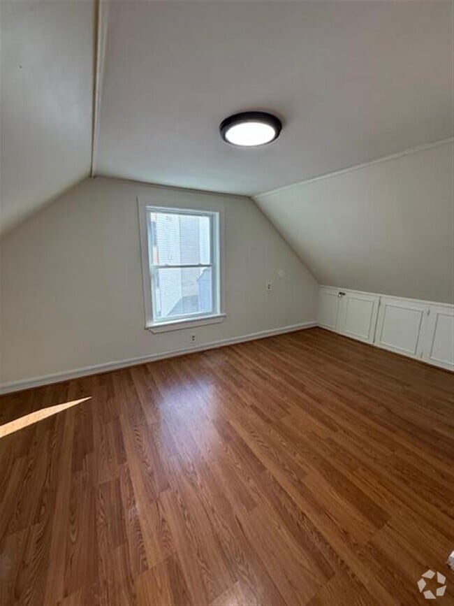 Building Photo - 35 Church St Rental