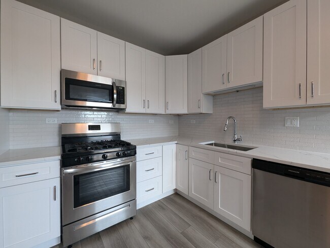 Building Photo - 3943 N Janssen Ave Unit 2