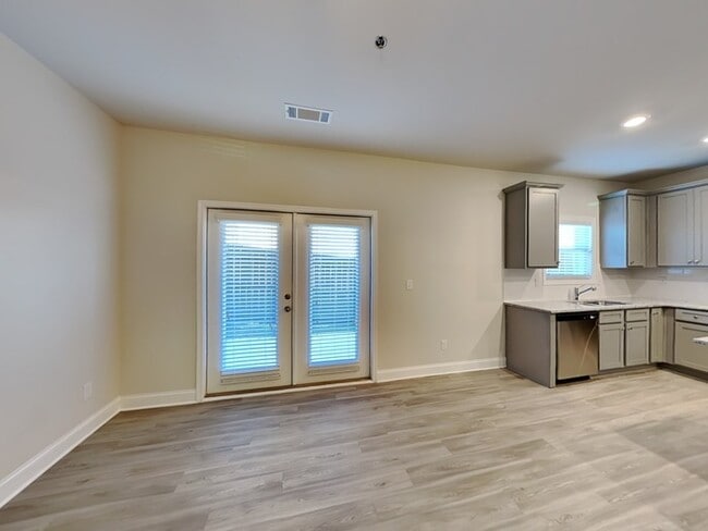 Photo - 122 Wayne Ln