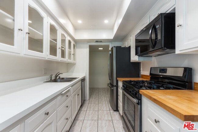 Photo - 6732 Hillpark Dr Unit 307
